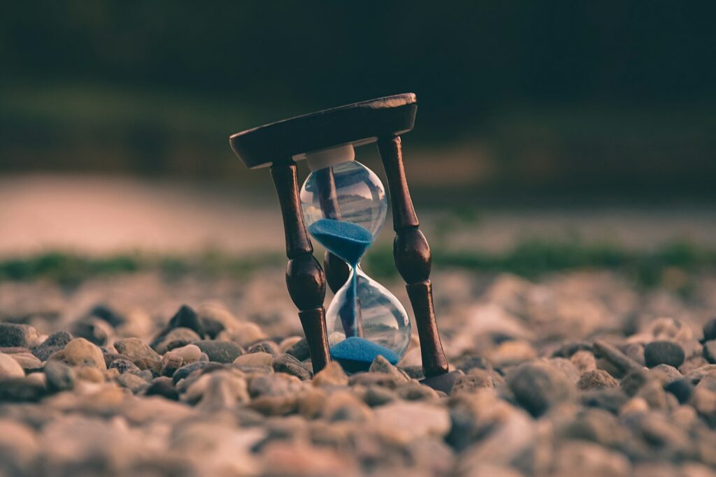 Effiziente Zeiterfassung im HR. Wie unterstützt Leapsome Unternehmen bei der Arbeitszeiterfassung?
